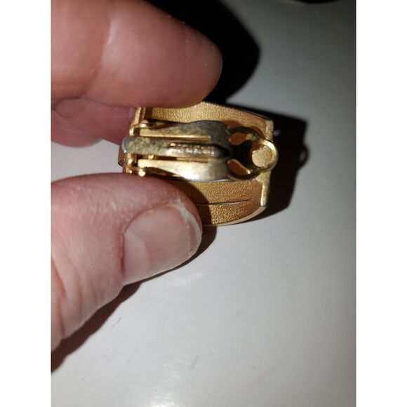 Gold Tone Chunky Earrings Vintage Hong Kong Clip On Back Costume Jewelry - Picture 9 of 11